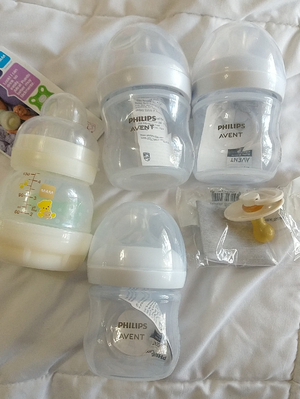 Philips Avent Clear 4 oz Baby Bottle Set (3)  + MAM Bottle 4 Oz & Pacifier